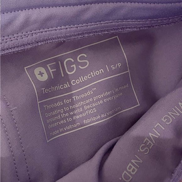 FIGS lavender dew set - Caterina top + Zamora Joggers - Picture 3 of 4